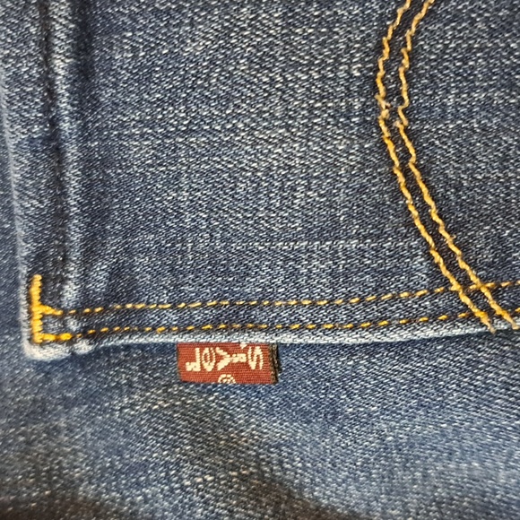 Levi's Shelf Cut Jeans - Picture 6 of 9
